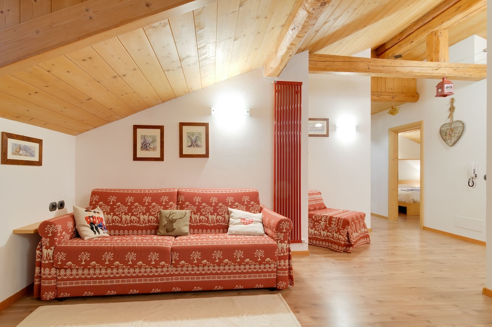 Attic, 2 Bedrooms photo 1