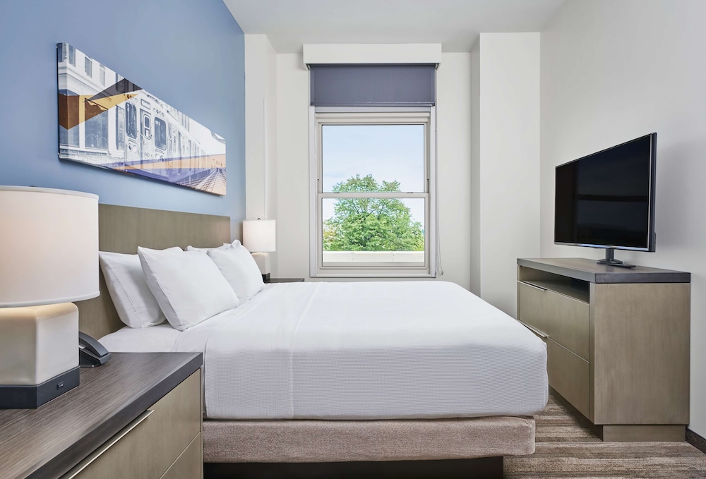 Suite, 1 Bedroom - Photo 4
