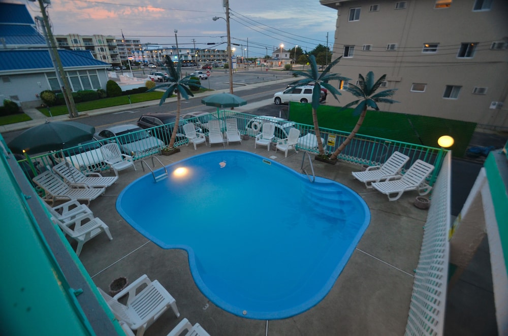 2 Double Beds, Parking Area View photo 2