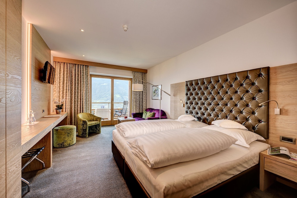 Deluxe Double Room (with view) photo 3