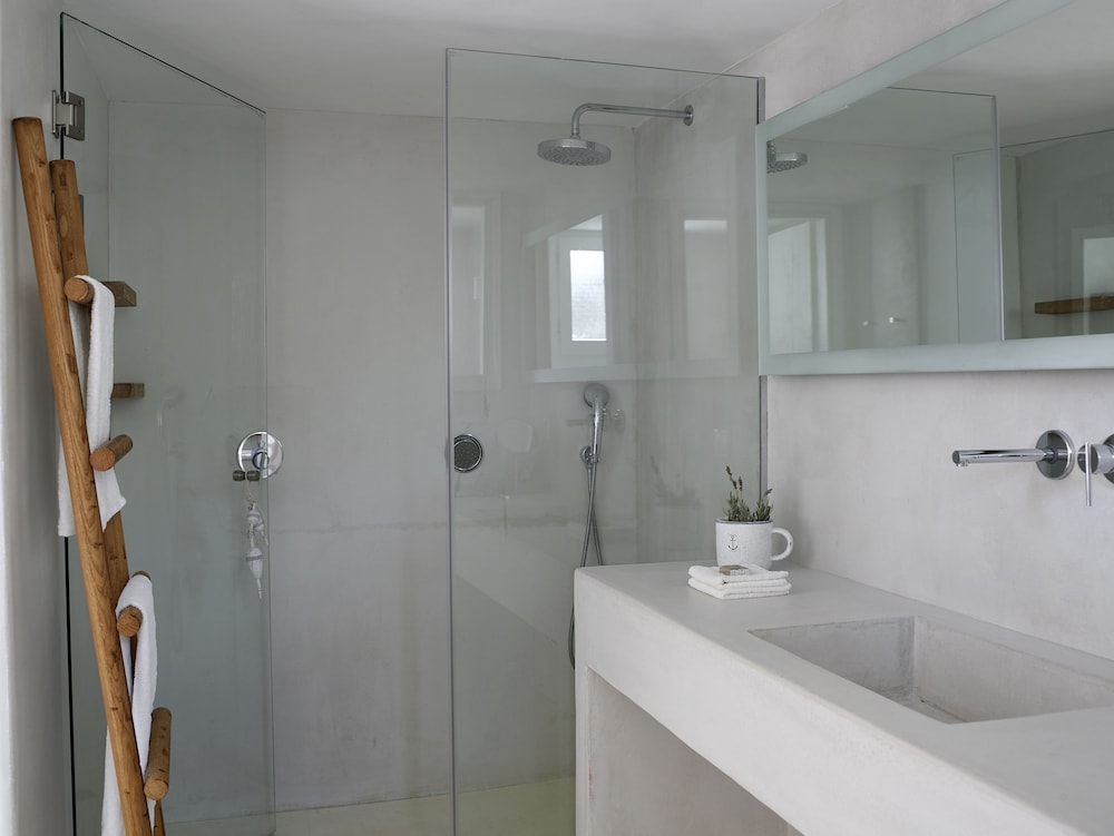 Deluxe Sea View Suite (Outdoor Mini Plunge Pool) - Photo 5