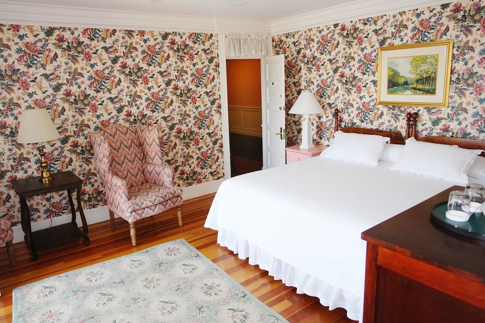 Room, 1 King Bed, Balcony (Ocean) photo 2