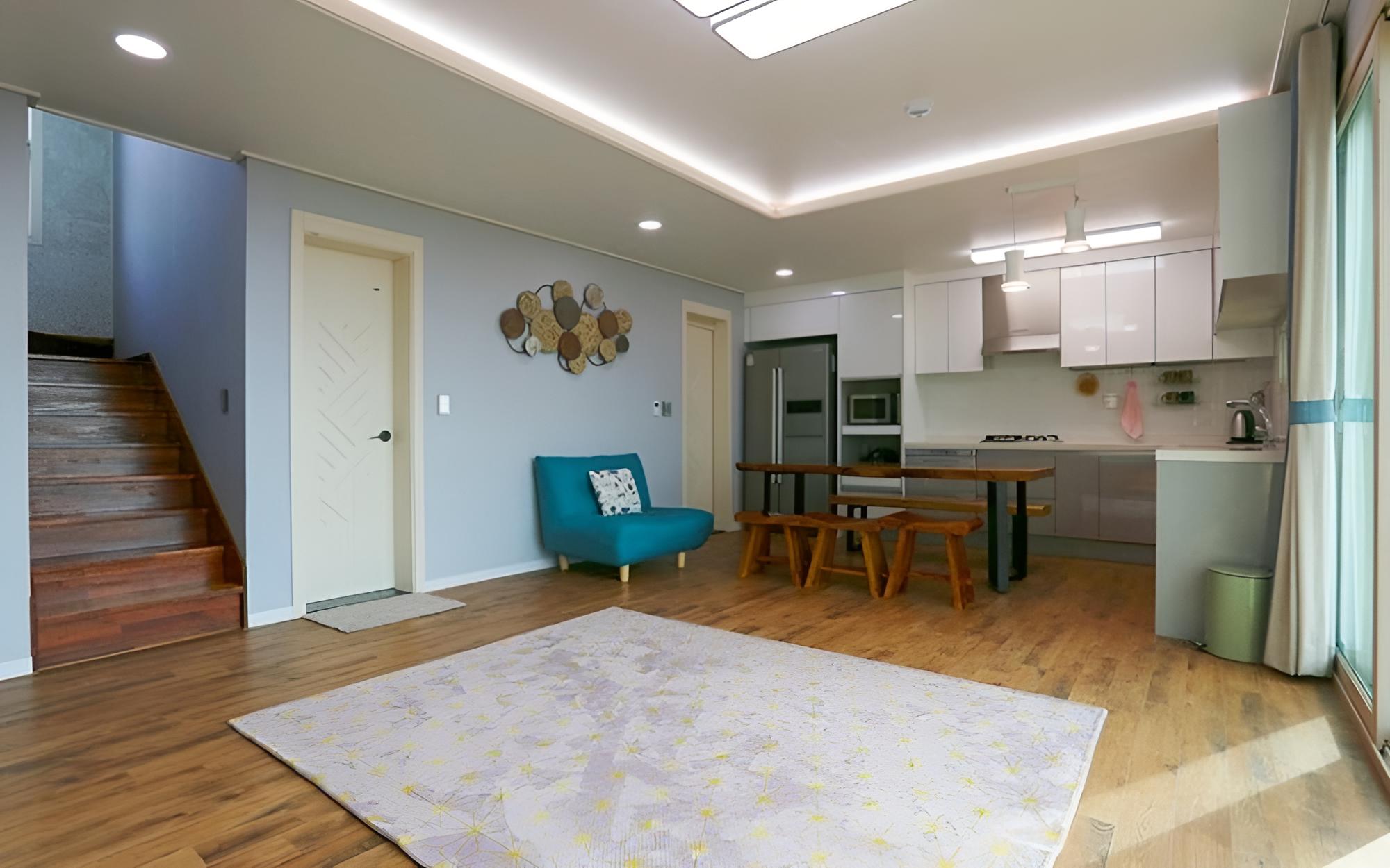 Room (111 (Unshared House Duplex)) photo 2