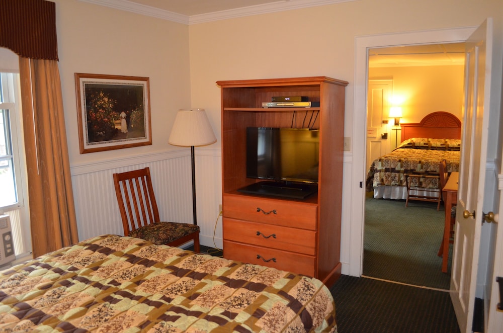 Suite 117 Upstairs photo 1