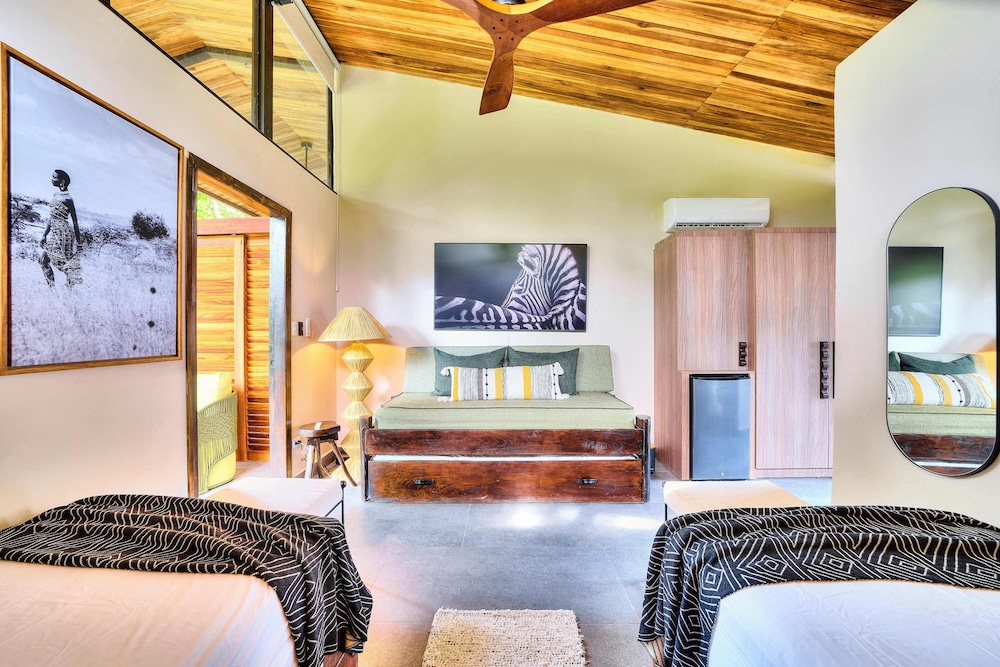 Deluxe Quadruple Room, Courtyard View