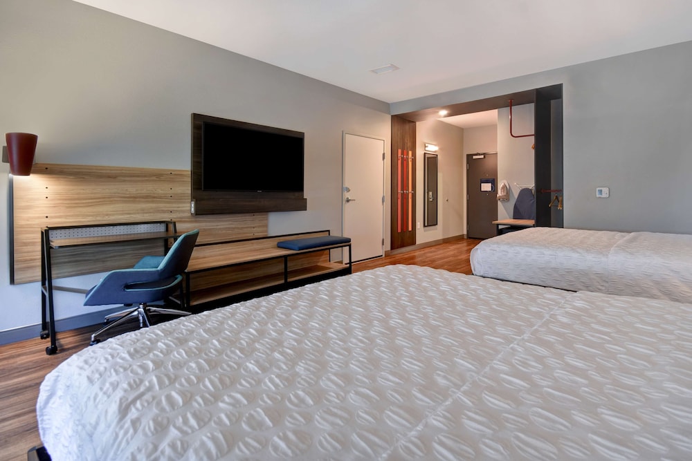 Room, 2 Queen Beds, Accessible, Bathtub - Photo 6