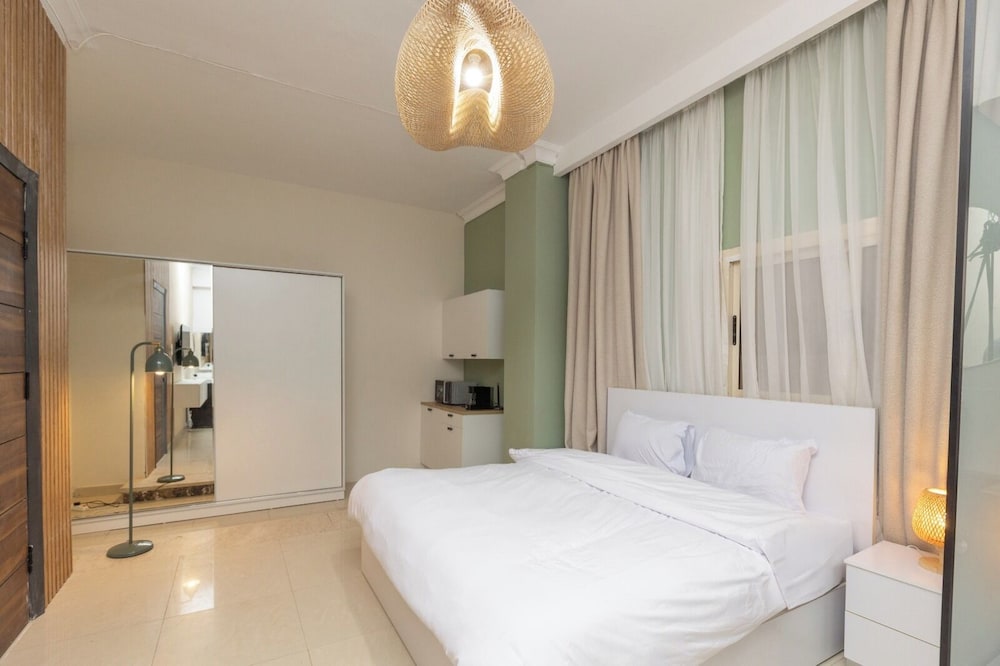 Studio, 1 Queen Bed, Air conditioning photo 3