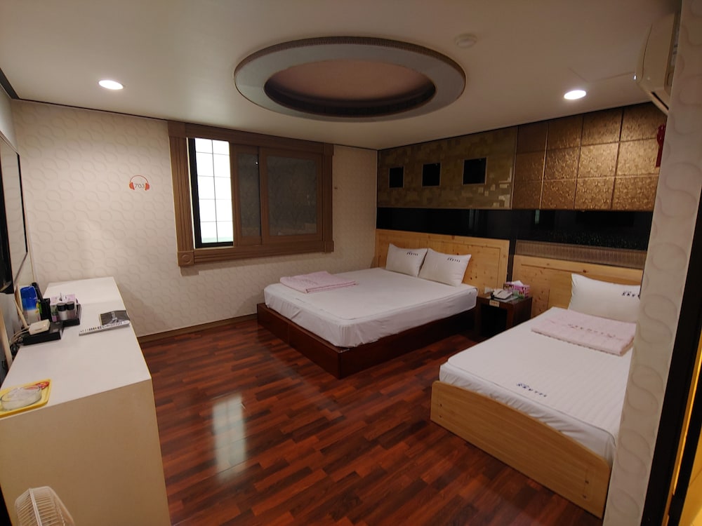 Business Room photo 2