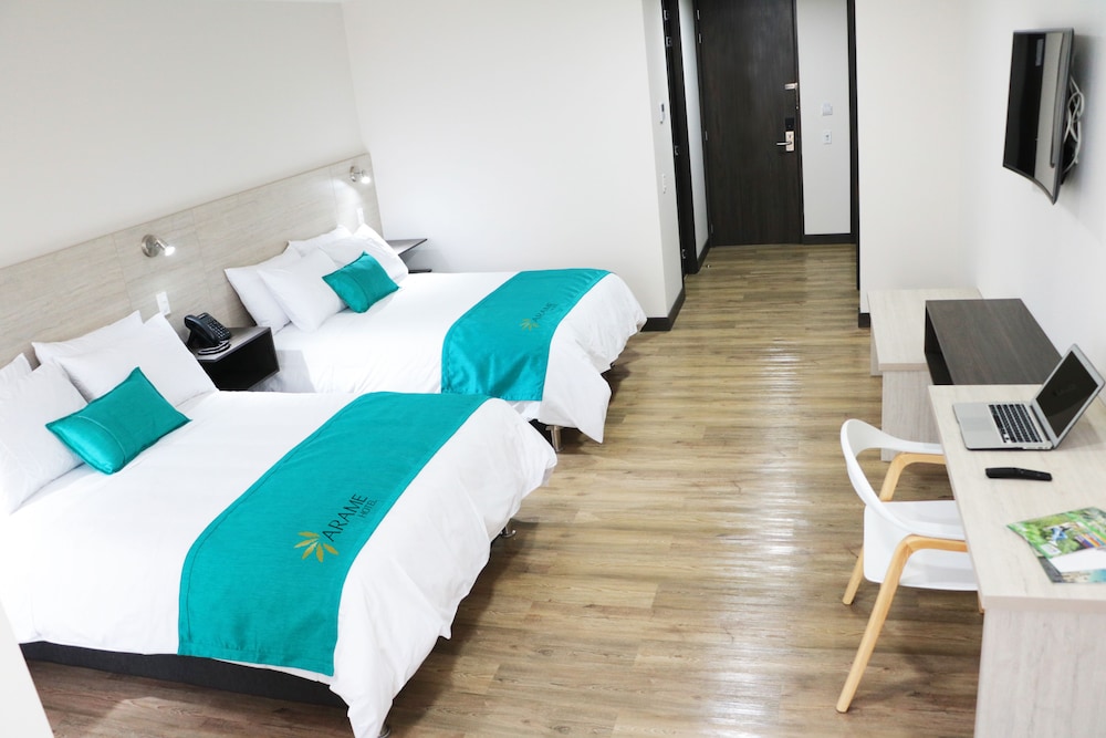 Deluxe Twin Room, Multiple Beds, City View photo 3