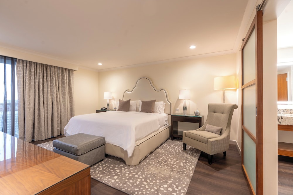 Suite, 1 King Bed, City View - Photo 1