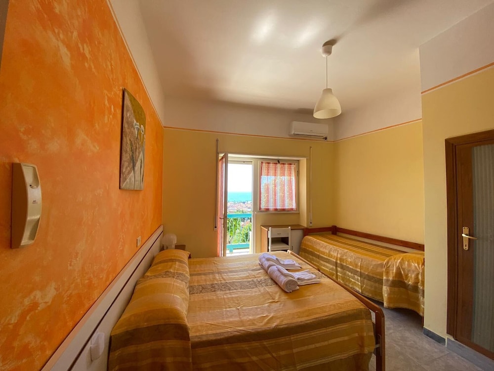 Classic Matrimonial, Multiple Beds, Sea View photo 1