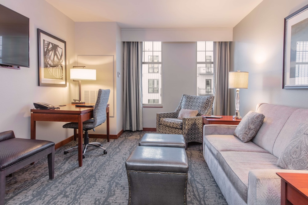 Suite, 1 King Bed, Non Smoking, Jetted Tub (Living Room;with Sofabed)