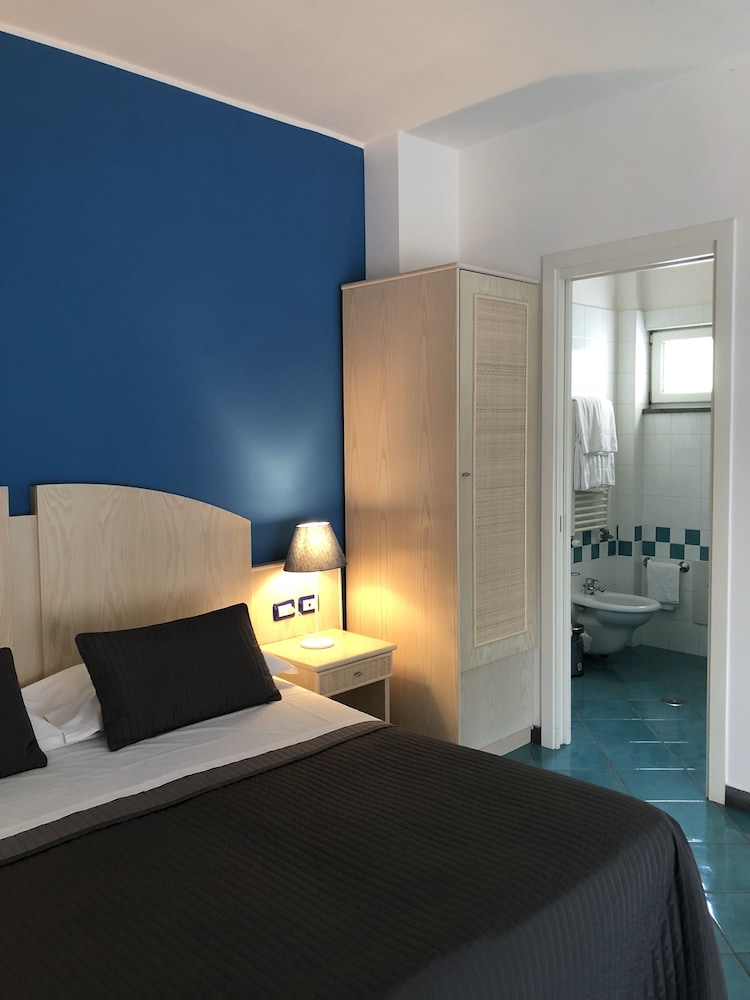 Superior Double or Twin Room - Photo 4
