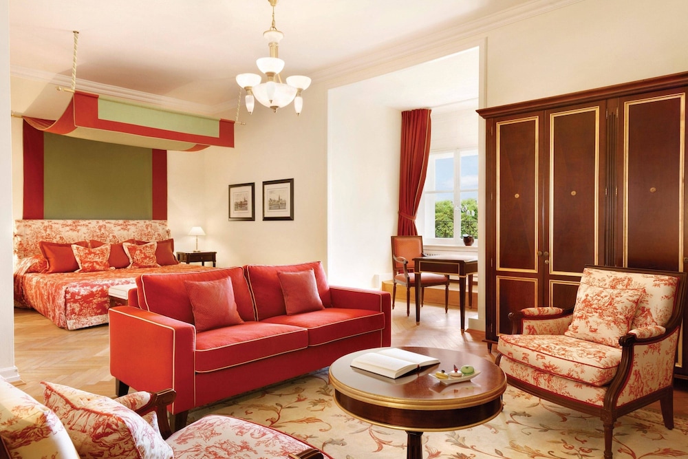 Grand Room, 1 King Bed