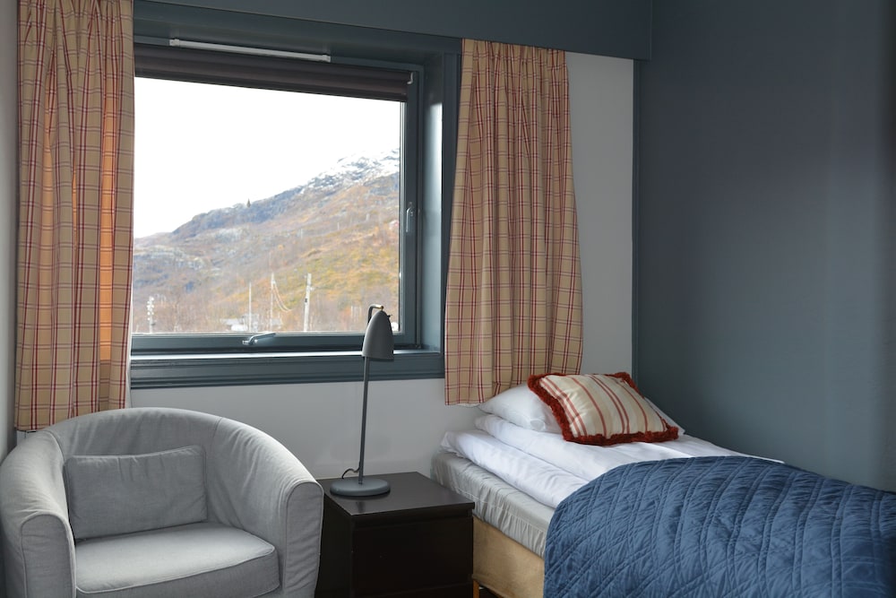 Single Room (Property only reachable by train) photo 1