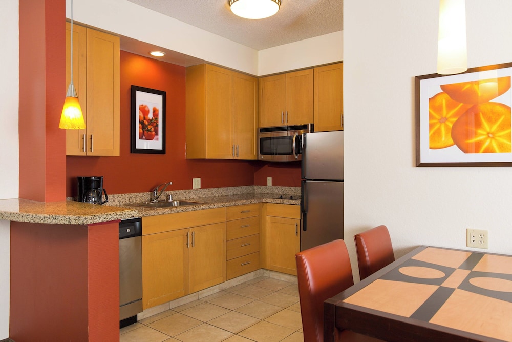 Suite, 1 Bedroom - Photo 1
