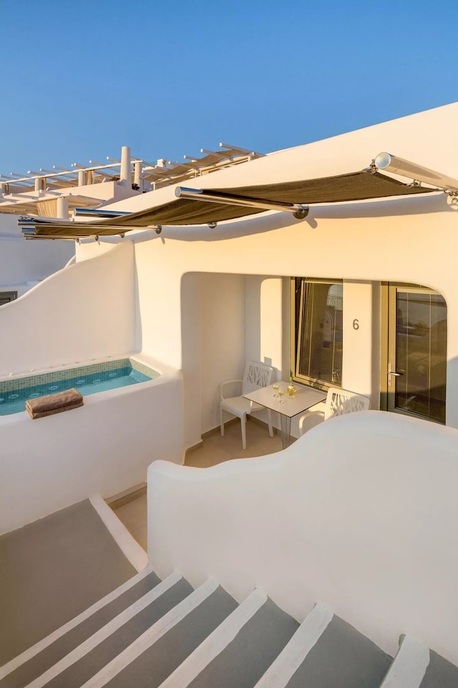 Superior Double Room with Outdoor Hot Tub and Caldera View