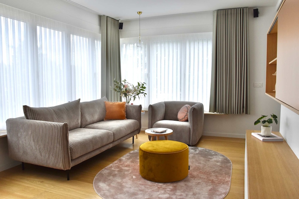 Stylish Family Apartment Near the Sea at Beau Rivage, Photo 13
