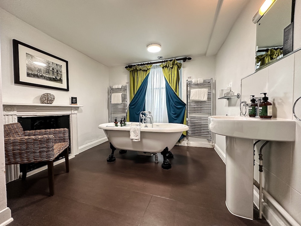 Standard Room, 1 Queen Bed - Photo 13