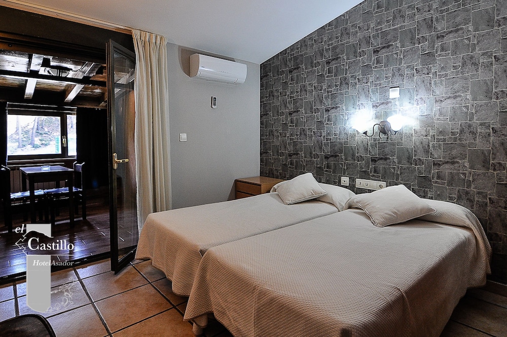 Double or Twin Room photo 3