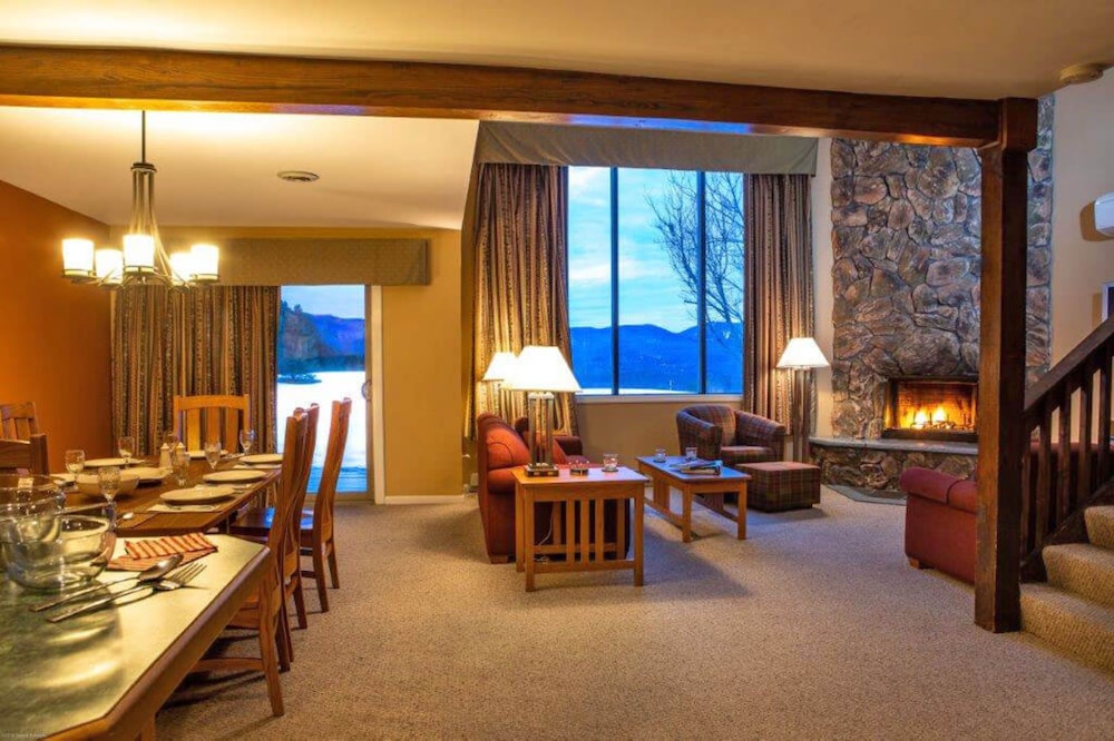 Signature Condo, 2 Bedrooms, 2 Bathrooms photo 1