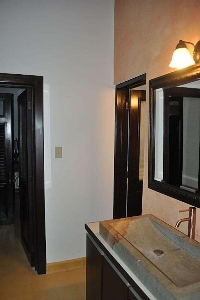 Deluxe Balcony Suites - Photo 13