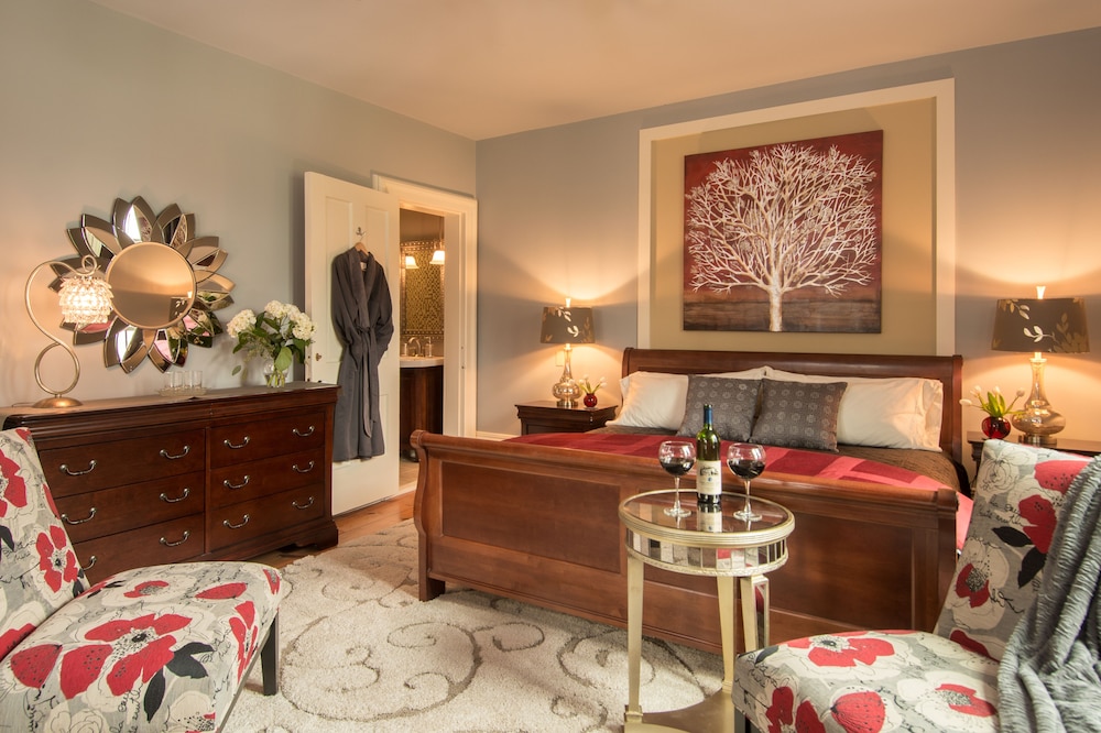 Luxury Suite, 1 King Bed, Non Smoking photo 3