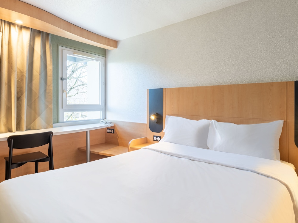 Double Room, Non Smoking - Photo 6