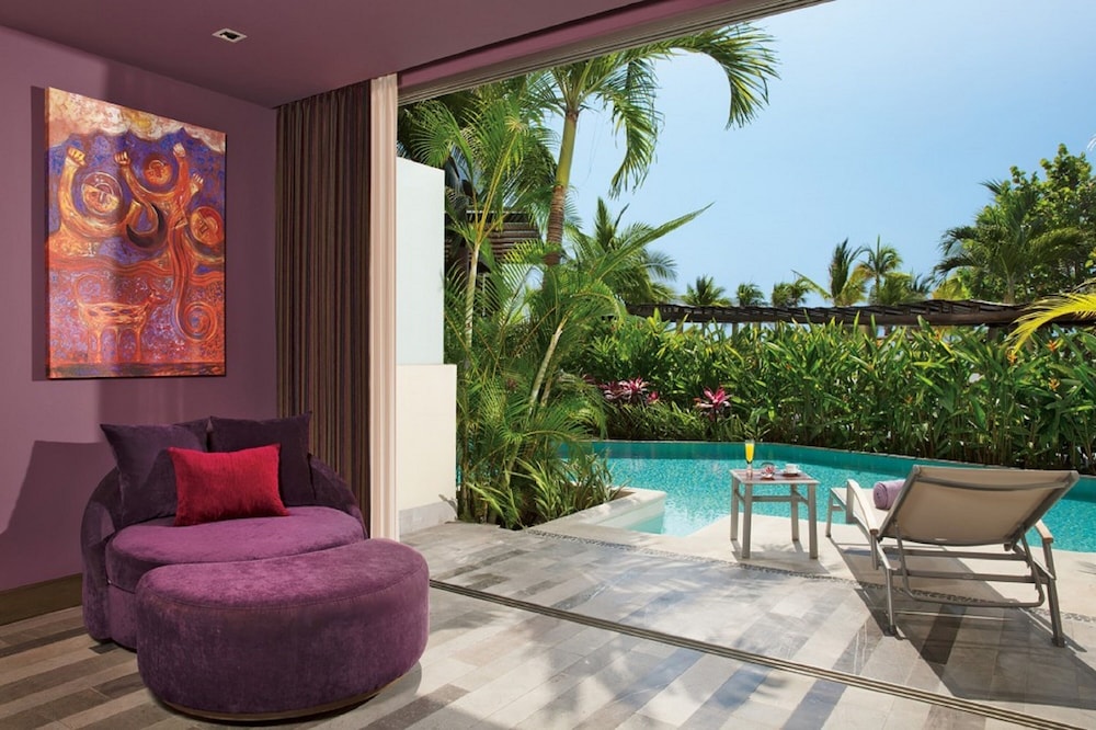 Preferred Club Jr. Suite Swimout, 1 King Bed