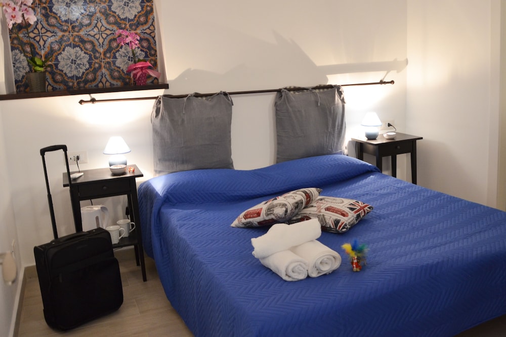 Classic Double Room, Ensuite (Cassaro) photo 2