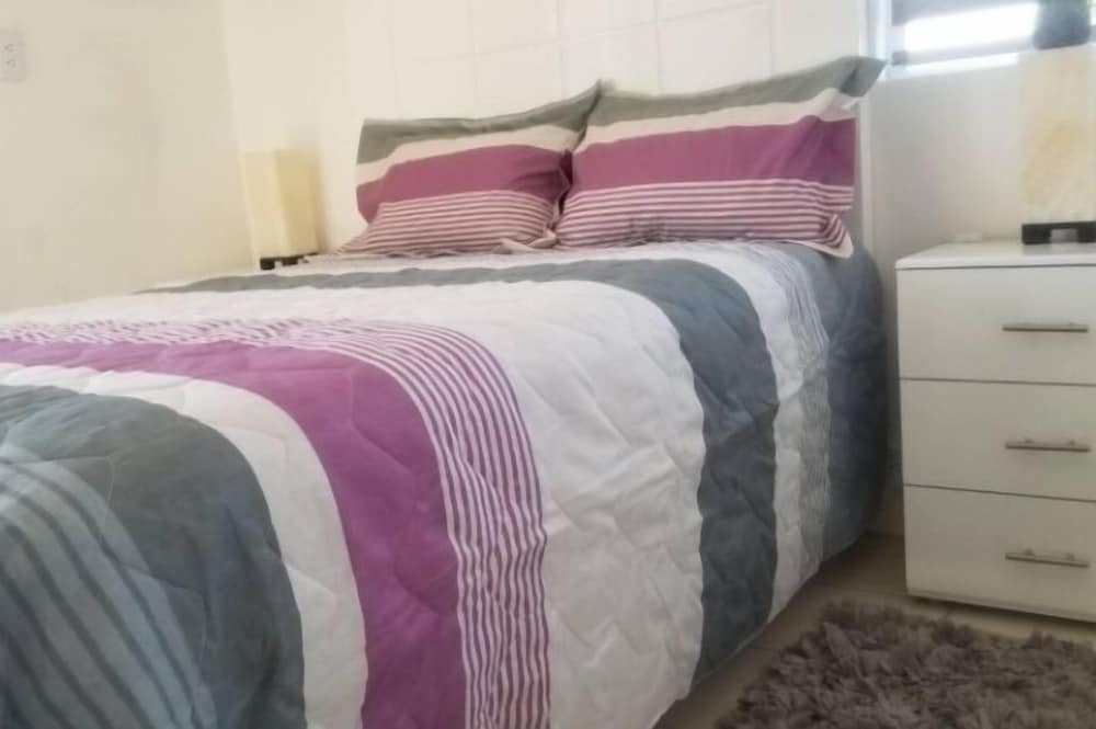 Room Violeta