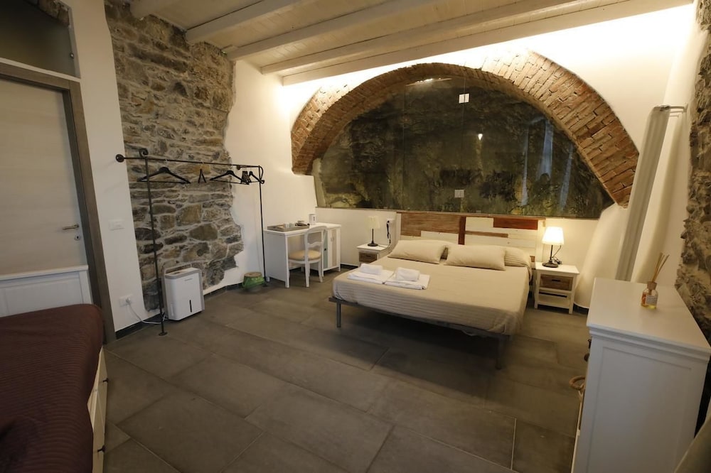 Quadruple Room (Cave) photo 1