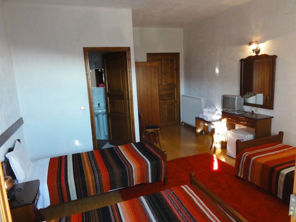 Quadruple Room (Basement, No Balcony) photo 3