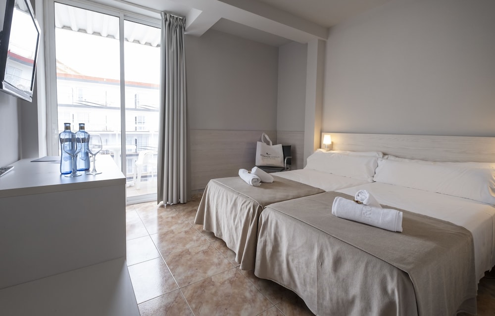 Twin Room, Balcony - Photo 6