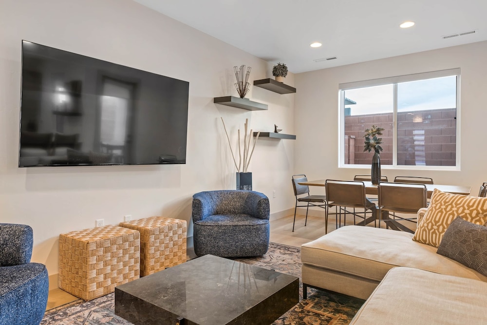 Townhome, 3 Bedrooms photo 3