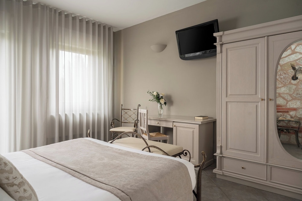 Quadruple Room, Lake View photo 2