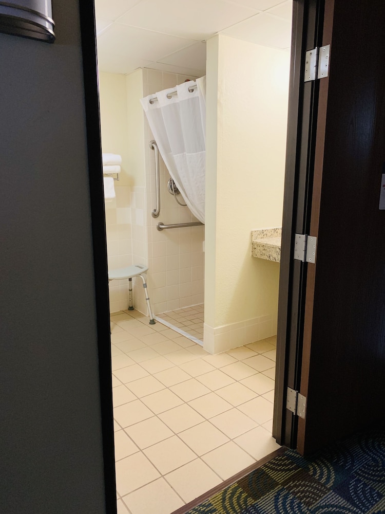 Room, 1 King Bed, Accessible, Non Smoking (Mobility) - Photo 7