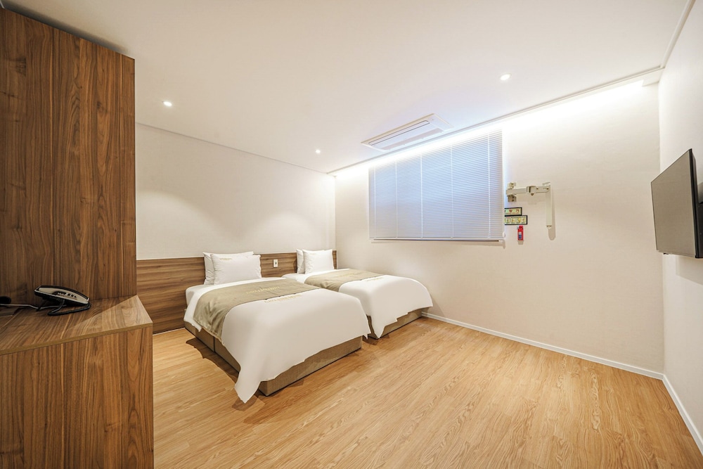 Superior Twin Room, Annex Building - Photo 3
