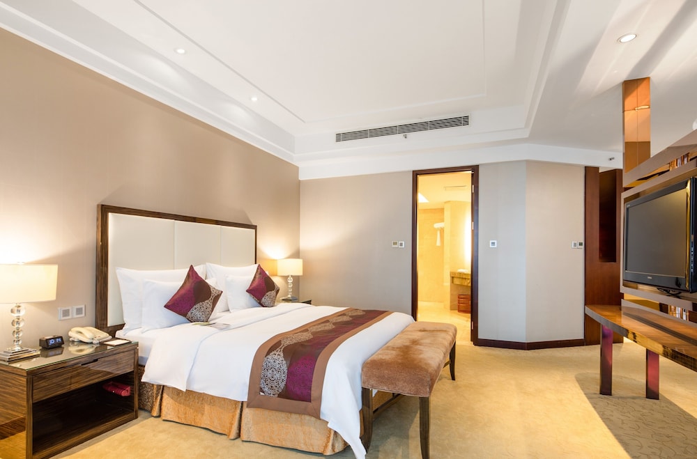 Deluxe Suite, Non Smoking - Photo 1