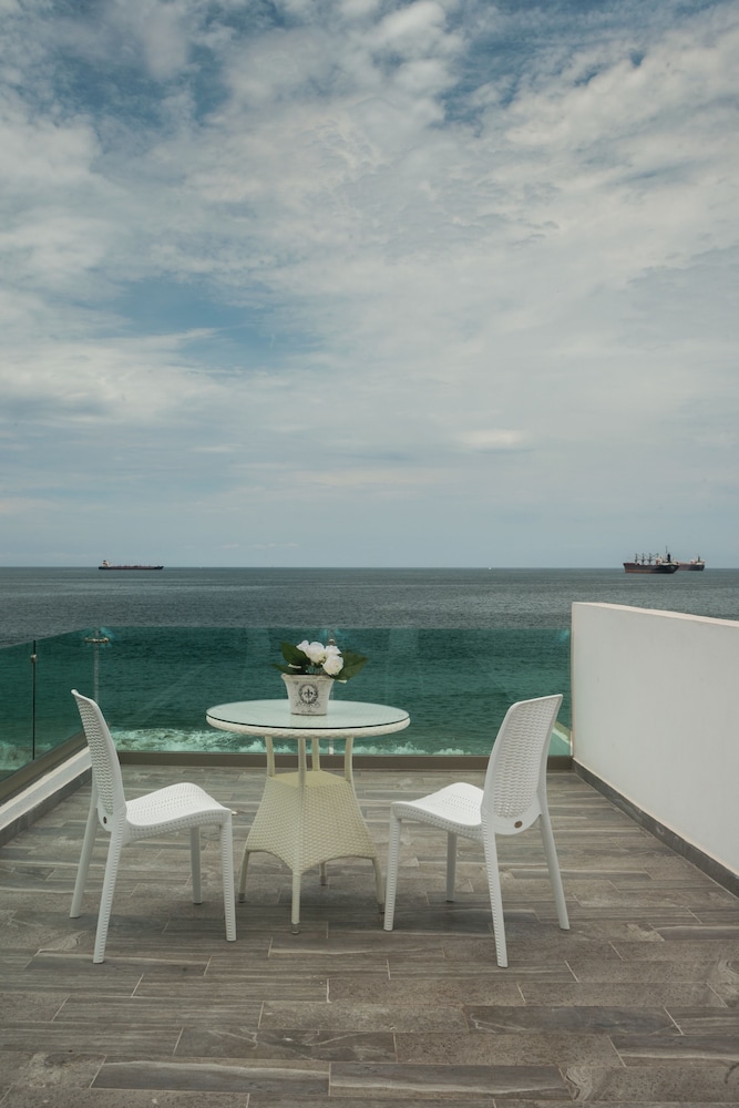 Room, 1 King Bed, Ocean View, Oceanfront photo 2