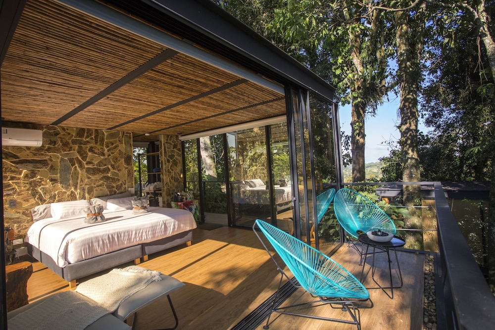 Panoramic Room, Garden View (Aviarios)