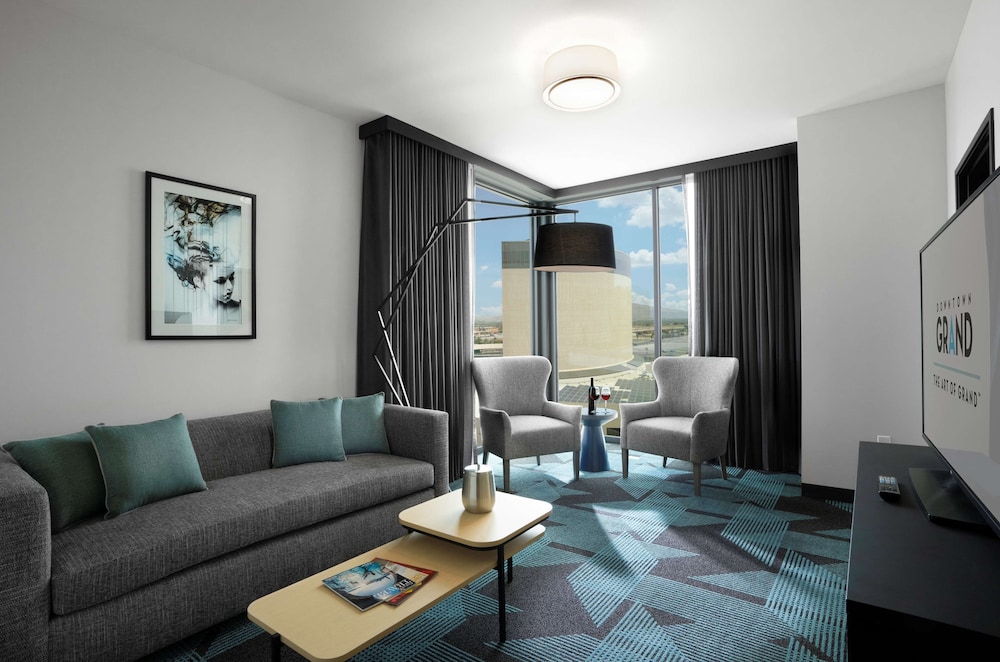 Suite, 1 King Bed, Tower - Photo 2