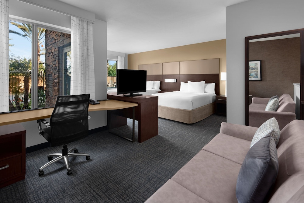 Room, Multiple Beds, Poolside (Patio) photo 1