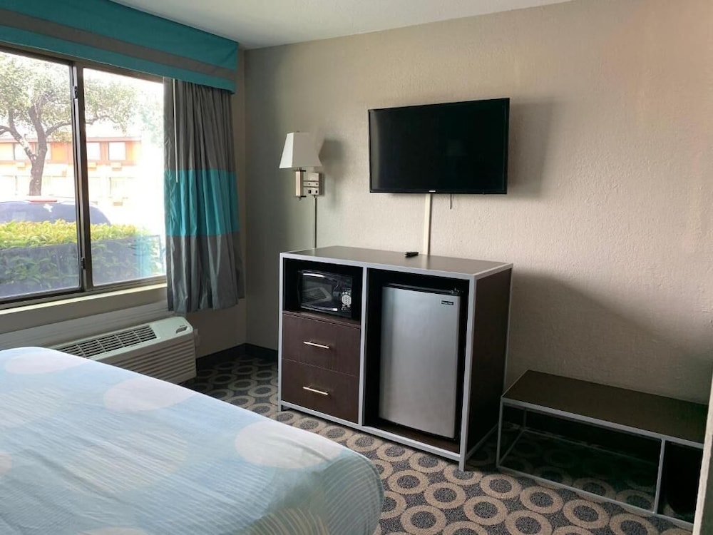 Suite, 1 King Bed, Non Smoking - Photo 7