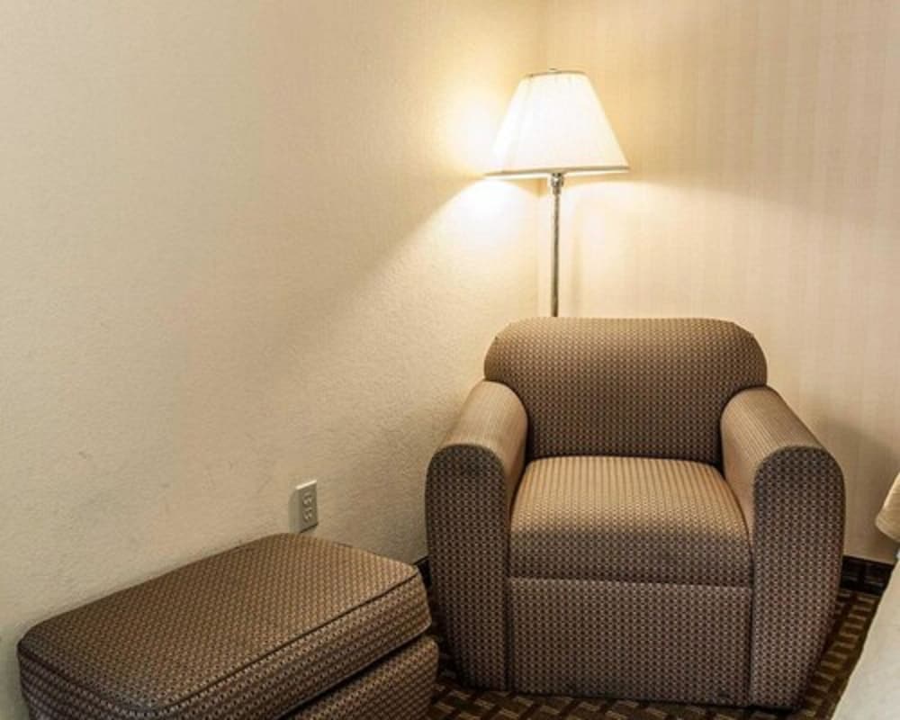 Standard Room, 2 Queen Beds, Non Smoking - Photo 2