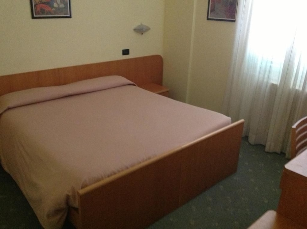 Double or Twin Room photo 3