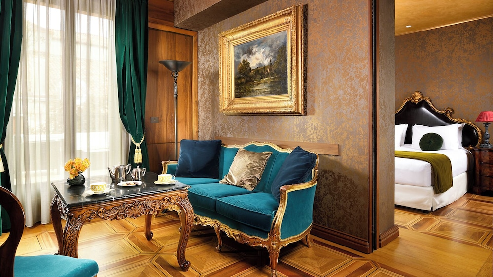 Suite, City View (terrace)