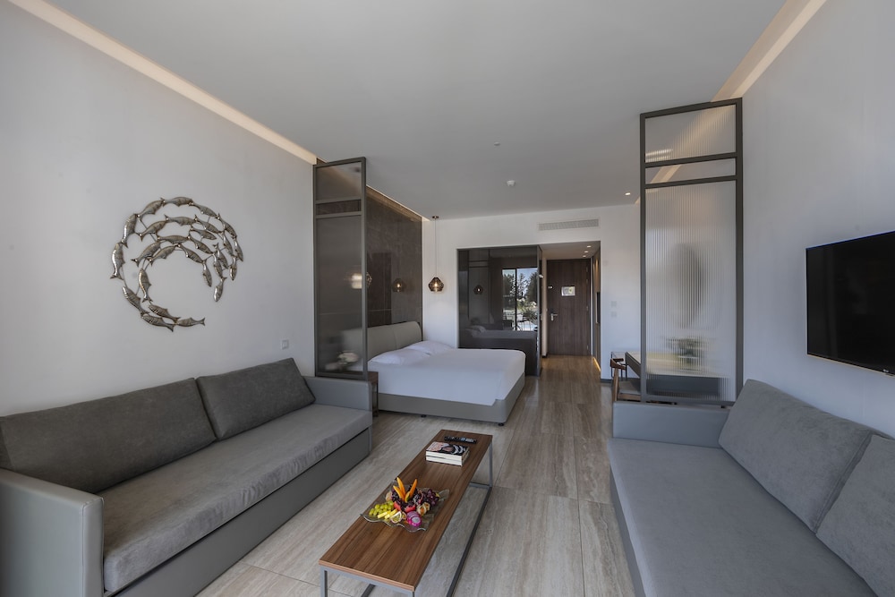 Superior Family Room with Partition (Ionian Hotel) - Photo 3