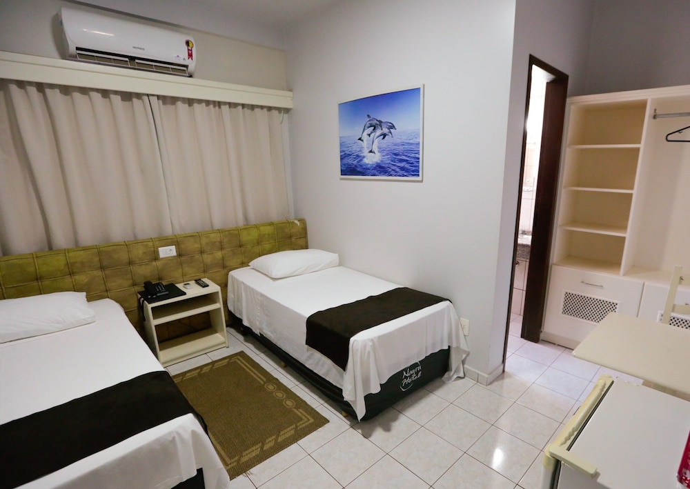 Standard Twin Room - Photo 1