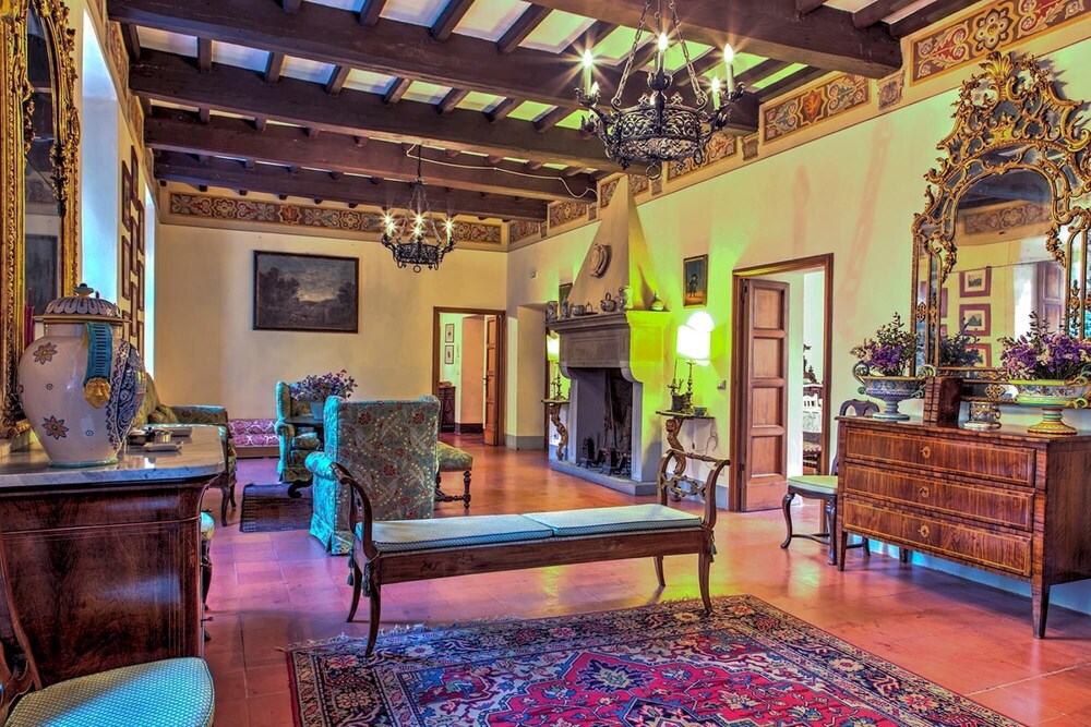 Villa photo 1